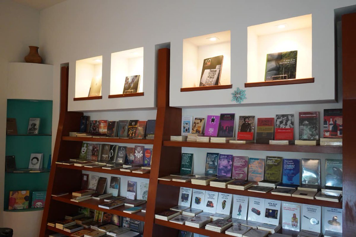 SECVERoficial's tweet photo. En los bajos del parque Juárez se encuentra la #LibreríaIVEC, donde encontrarás una amplia variedad de títulos para público de diferentes edades.
Conoce las novedades de la #EditorialIVEC así como libros coeditados diversos sellos editoriales.
@IVECFerias https://t.co/PW87vmaCxC