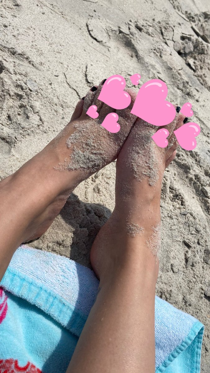 MarleyGFeet's tweet photo. My Bestie went to the Beach 🏝️😍 Visit the link to see the uncensored album #feetcontent #sand #feetfinder #FOOTFETİSH #toes

https://t.co/ijREyF8RTy https://t.co/PO8IX3USUA