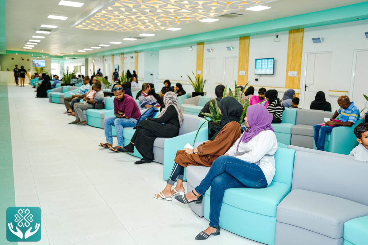 KRHmv's tweet photo. ކުޅުދުއްފުށީ ރީޖަނަލް ހޮސްޕިޓަލަކީ އަތޮޅު ތެރޭގައި ޤާއިމްވެފައިވާ ހޮސްޕިޓަލުތ��ކުގެ ތެރެއިން ރައްޔިތުން އެންމެ ގިނައިން ހިދުމަތް ހޯދާ ހޮސްޕިޓަލް. މިގޮތުން އޯޕީޑީގެ ހިދުމަތް ހޯދާއި ފަރާތްތަކަށް ލުޔެއް ހޯދައިދިނުމުގެ ގޮތުން ހުޅުވުނު 24 ރޫމް އެކުލެވޭ އާ އޯޕީޑީ އިމާރާތް (ފުނަ ވިންގ) ގައި ހިދުމަތް ދޭން ފެށުނު. އަދި އަލަށް ހިދުމަތް ދޭން ފެށުމުގައި ފާހަގަވެގެން ދިޔަ ޖާގައިގެ ދަތިކަމަށް ހައްލެއް ހޯދުމުގެ ގޮތުން ��ިހާރުވާނީ އާ ސޯފާ ސީޓް ސެޓެއް އިތުރުކޮށް އިށިއިނުމުގެ ޖާގަ އިތުރުކުރެވިފައި. މީގެ އިތުރުން އެއްބަސްވެވޭ ކެޕޭ ރެސްޓޯރެންޓްތަކުން ހޮސްޕިޓަލުގެ ކިއު ސިސްޓަމް ފެންނާނެ އިންތިޒާމް ހަމަޖެއްސުމުގެ މަސައްކަތް މިހާރު ދަނީ ކުރެވެމުން. މިކަމުގެ ސަބަބުން ތޮއްޖެހުމުގެ މައްސަލަ އަށް އިތުރަށް ހައްލު ލިބި، ރައްޔިތުންގެ ވަގުތު ސަލާމަތްކުރެވިގެންދާނެކަމަށް ޤަބޫލްކުރެވޭ.

@MoHmv 
@governmentmv 
@MTCCPlc 
@stoplc 
@presidencymv
