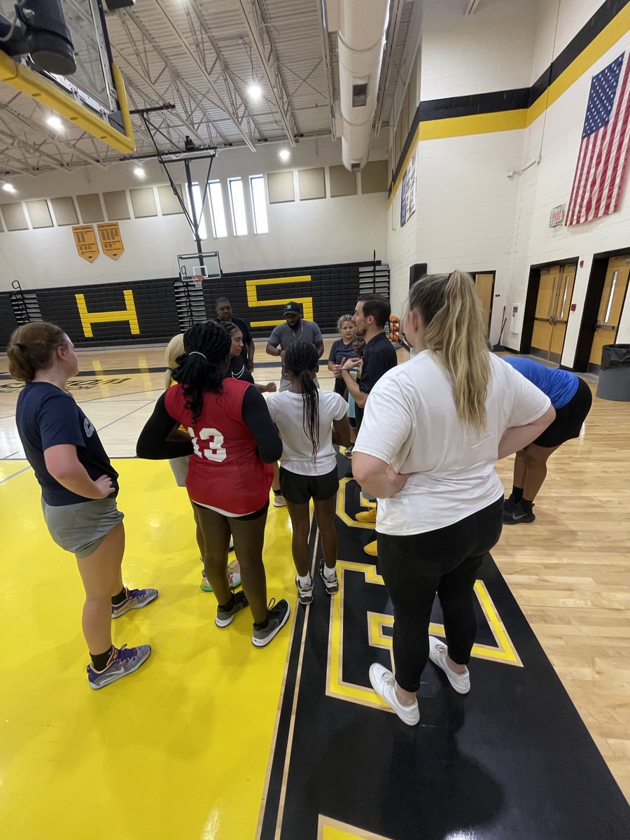 LincolntonWBB's tweet image. Week #1️⃣ photo dump of Fall Workouts. These Wolves got after it 💪. #WolvesAtWork #FewWillHunt #WeReflectsMe