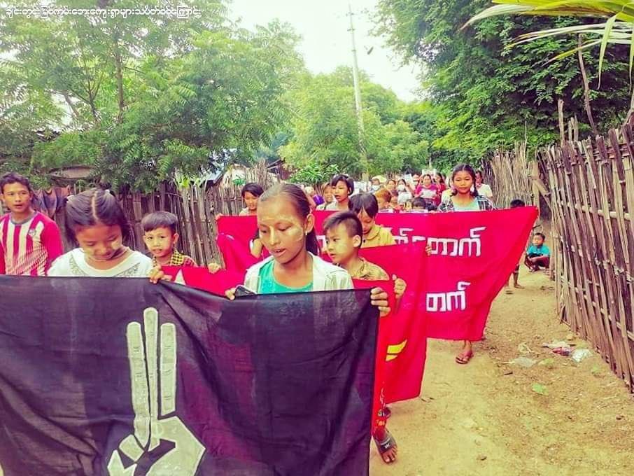 MyanmarSpring21's tweet photo. An anti-coup revolutionary protest somewhere in Sagaing region.  #2023Aug27Coup #WhatsHappeningInMyanmar https://t.co/zOXqXeaNyG