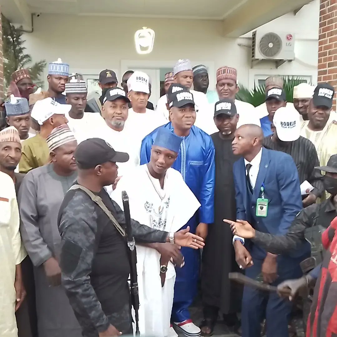 Lamidofulbe's tweet photo. Tunatarwa
  
Miyetti Allah kautal hore sociocultural association of Nigeria tana kara tuni Ga daukacin state , National Excos Kan Taron da kungiyar zata gudanar a headquarters dinta Dake maliya . Za a Fara  programme karfe 9 pm Na daren yau  27/8/2023 https://t.co/6IYw0pUMm4