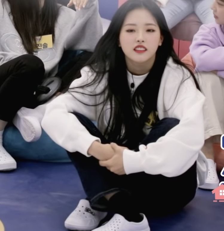 hyeoozi's tweet photo. https://t.co/nm6H2gFcrp