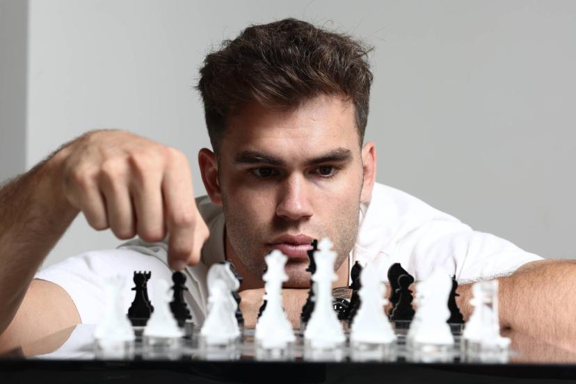 BoucherieOvalie's tweet photo. "Les gars, j'ai bien réfléchi, faites moi confiance : si on remonte le terrain dans la largeur, on a moins de chemin à parcourir pour arriver au bout de la pelouse !!! Et donc c'est plus court pour marquer des essais !!!! J'ai pas raison ???" https://t.co/sm1UaLz7zk