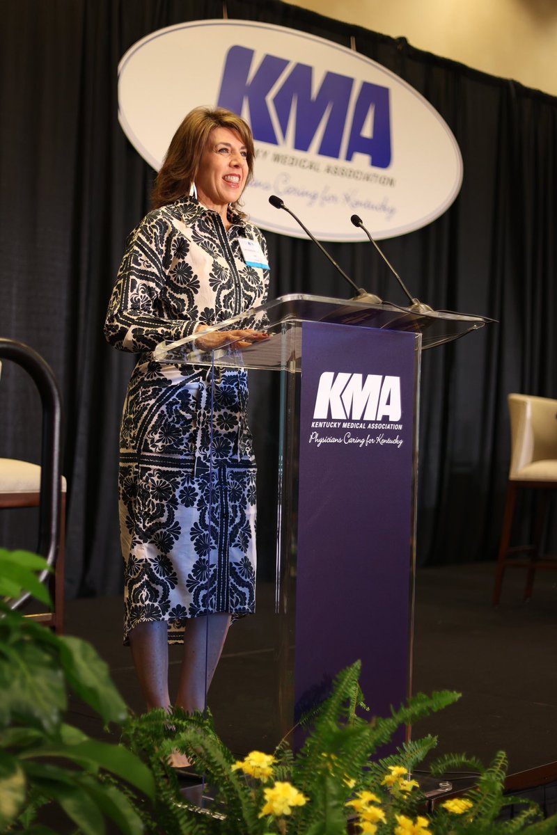 KYMedAssoc's tweet image. Paducah dermatologist and #KPLI graduate Evelyn Montgomery Jones, MD, is elected KMA President-Elect for the 2023-2024 Association year #KYMA2023