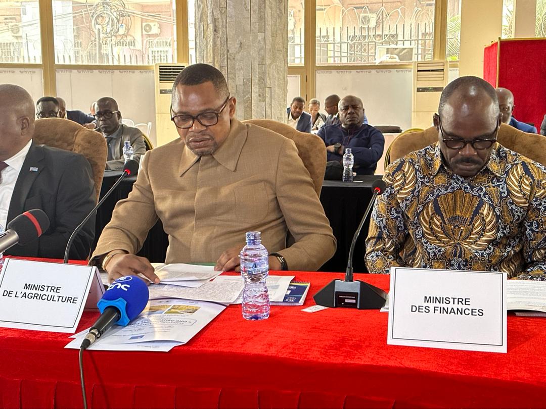 StanysBujakera's tweet photo. #RDC: Le ministère de l'agriculture en collaboration avec le ministère des Finances projettent l'organisation de "DRC AGRIBUSINESS FORUM" du 4 au 5 octobre 2023 dont les travaux préparatoires se sont déroulés samedi 26 août 2023 à l'hôtel Béatrice à Kinshasa/Gombe en vue d'un échange sur les décisions collectives nécessaires pour arriver à relancer l'agriculture et mettre fin progressivement à la dépendance alimentaire dont la RDC est tributaire de l'extérieur et lui coûte annuellement près de 3 milliards USD.