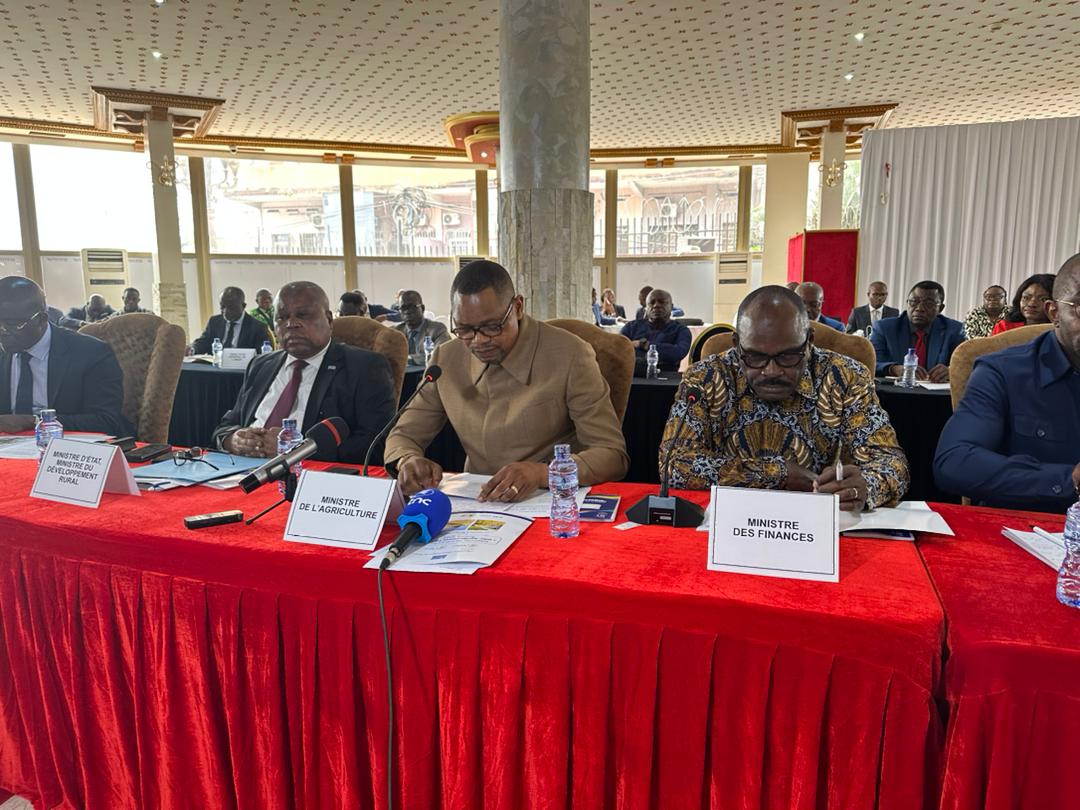 StanysBujakera's tweet photo. #RDC: Le ministère de l'agriculture en collaboration avec le ministère des Finances projettent l'organisation de "DRC AGRIBUSINESS FORUM" du 4 au 5 octobre 2023 dont les travaux préparatoires se sont déroulés samedi 26 août 2023 à l'hôtel Béatrice à Kinshasa/Gombe en vue d'un échange sur les décisions collectives nécessaires pour arriver à relancer l'agriculture et mettre fin progressivement à la dépendance alimentaire dont la RDC est tributaire de l'extérieur et lui coûte annuellement près de 3 milliards USD.