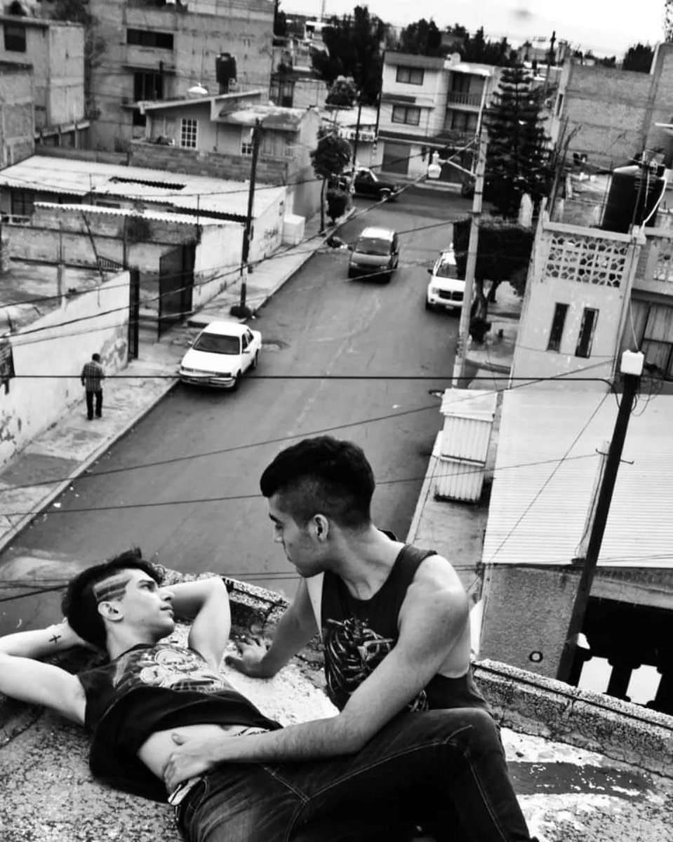 FERSHOWFOTO's tweet photo. #frontera #disidente #diverdidad #identidad #chilango #punk #neza #nezayork #border  #drag #queen #lgbtttq #queer #punk #graffiti #fashion #model #photo #magazine  #contemporaryart #art #portrait  #street #hechoenmexico #fershow https://t.co/3Imgfvpair
