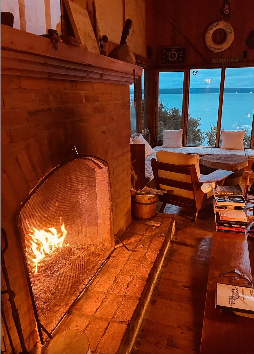 nanransohoff's tweet photo. This week I’m up at my family’s cottage in a remote part of Canada, where I’ve been coming every summer since I was born. I wrote a short piece about it—part family history, part love letter to this place, part about the value of wilder summers.
https://t.co/AoYG4k9d3K https://t.co/0UrOnU2tG0
