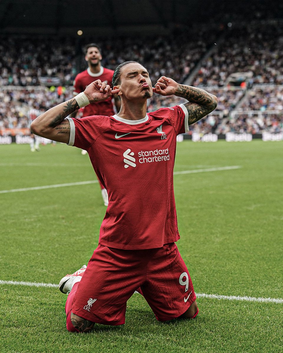 ESPNUK's tweet photo. Darwin Nunez saves the day with a brace to defeat Newcastle 🔥 

Liverpool had never won a game while trailing and a man down before today 😲 https://t.co/rcygYUMNCs