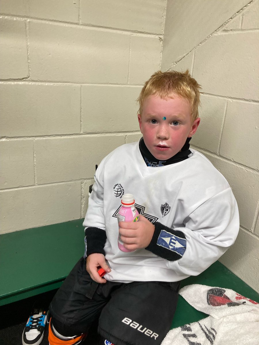 Thanks <a href="/FriedtMohr/">Chase Friedt-Mohr</a> and <a href="/tait_ashton/">Ashton Tait</a> for helping out with the little guys a putting back into the community. #realtimeidols. <a href="/Norsaskhockey/">Norsaskhockey</a>