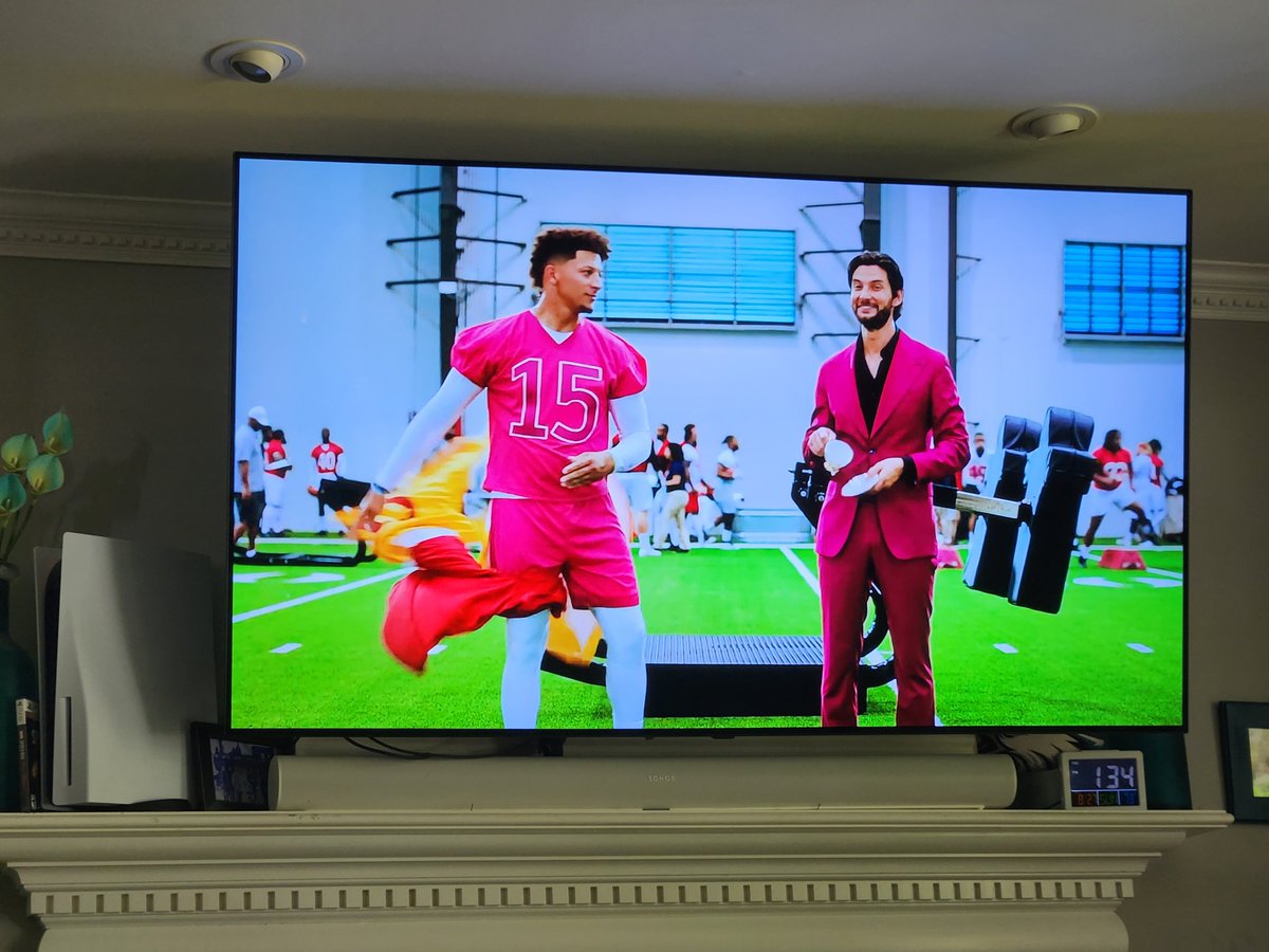 Even though I'm an Eagles fan it's pretty cool Patrick Mahomes is in a T-Mobile commercial.  #Uncarrier #5G