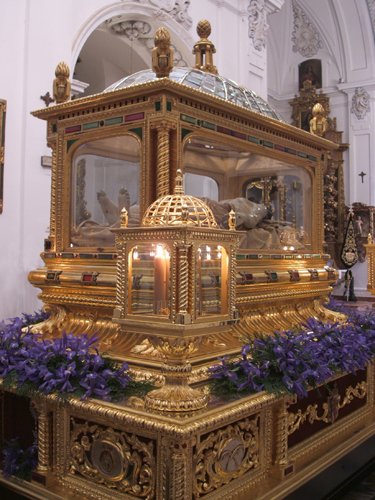 SoledaddePriego's tweet photo. XXI DOMINGO DEL TIEMPO ORDINARIO

Evangelio de San Mateo 16,13-20.

Al llegar a la región de Cesarea de Filipo, Jesús preguntó a sus discípulos: "¿Qué dice la gente sobre el Hijo del hombre? ¿Quién dicen que es?".
Ellos le respondieron: "Unos dicen que es Juan el Bautista [...] https://t.co/d57bbShutY