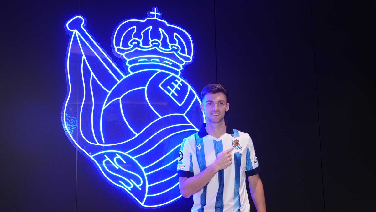 RealSociedad's tweet photo. RT si te encanta verlo con nuestra camiseta 🤩

#TierneyTxuriUrdin | #AurreraReala https://t.co/ZicOAgBf2l