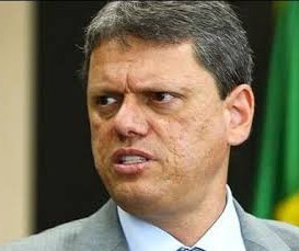 SergioAJBarrett's tweet photo. A Ministra Cármen Lúcia deu então cinco dias para o Tarcísio explicar porque quer dar o nome do Erasmo Dias a um viaduto no interior de São Paulo?     
É o fascismo no governo paulista querendo homenagear um CRIMINOSO DA DITADURA MILITAR? https://t.co/rOGNuDhGPl