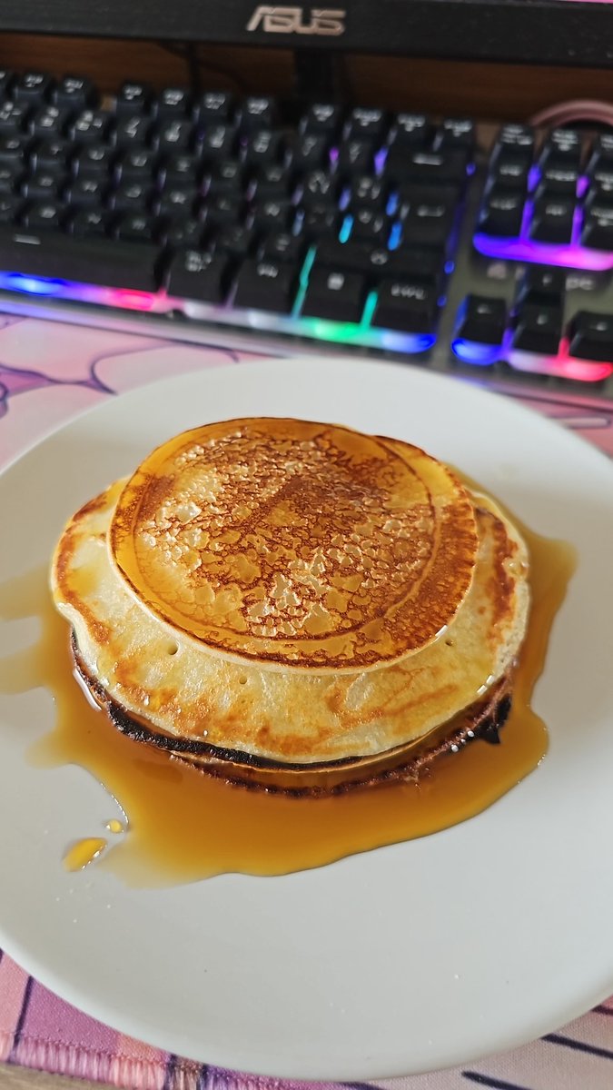 ArialSweety's tweet photo. Hoy tocó domingo de tortitas con sirope de arce 🥞 https://t.co/c9MBRQVE06