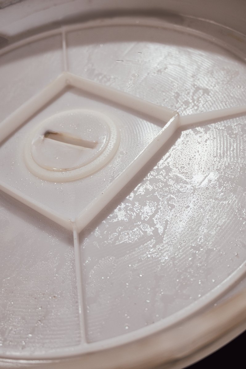 SmartDistilling's tweet image. 💧 💧 💧 

We recognize the significance of preserving humidity on the barrel head. Witness the considerable condensation beneath the SmartCAP.

Tags: #smartdistilling #smartcap #canadabusiness