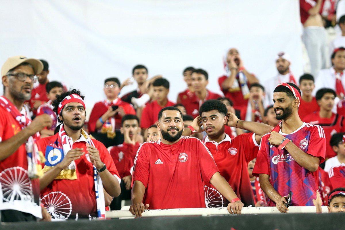 UAEProleague_En's tweet photo. 💥 Enthusiastic atmosphere💥
📷 @SharjahFC & @AlWaslSC fans are bringing on the heat in the final match of MW 2️⃣🔥🏟️
#SHJvWSL ⚪🟡
#ADNOCProLeague ⚽
#FansLeague 🗣️
#FairPlayFairSupport 🤝 https://t.co/Bd2RqtWPst