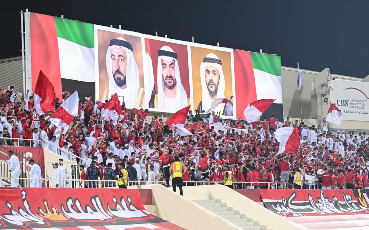UAEProleague_En's tweet photo. 💥 Enthusiastic atmosphere💥
📷 @SharjahFC & @AlWaslSC fans are bringing on the heat in the final match of MW 2️⃣🔥🏟️
#SHJvWSL ⚪🟡
#ADNOCProLeague ⚽
#FansLeague 🗣️
#FairPlayFairSupport 🤝 https://t.co/Bd2RqtWPst
