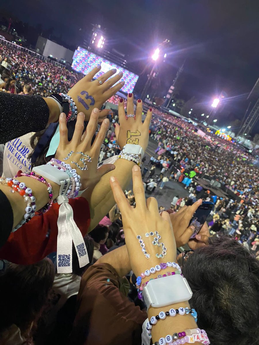 vaniacosyleon's tweet photo. FUI AL THE ERAS TOUR CON MIS AMIGAS. https://t.co/SxbGdHx2RE