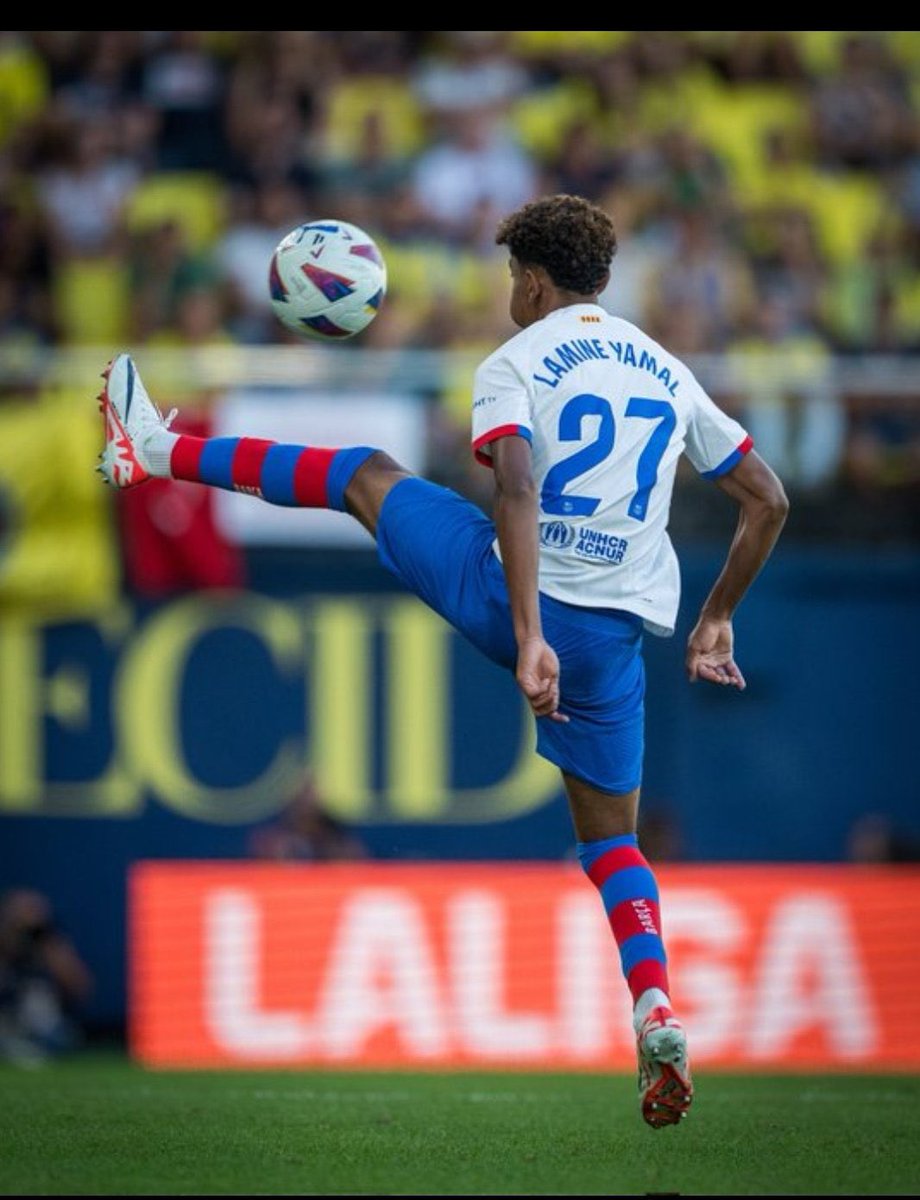 r91111x's tweet image. #BarcelonaS بعمره الكبير بي اداه ( لامين يامال ) بعمر 16 سنه يمتع الأنظار القادم الصغير يلوي الاذرعة ويحرق نجوم أوروبا قريبًا ترقبوا متعه وفرجه جديده برشلونة الرعب القادم ❤️👇