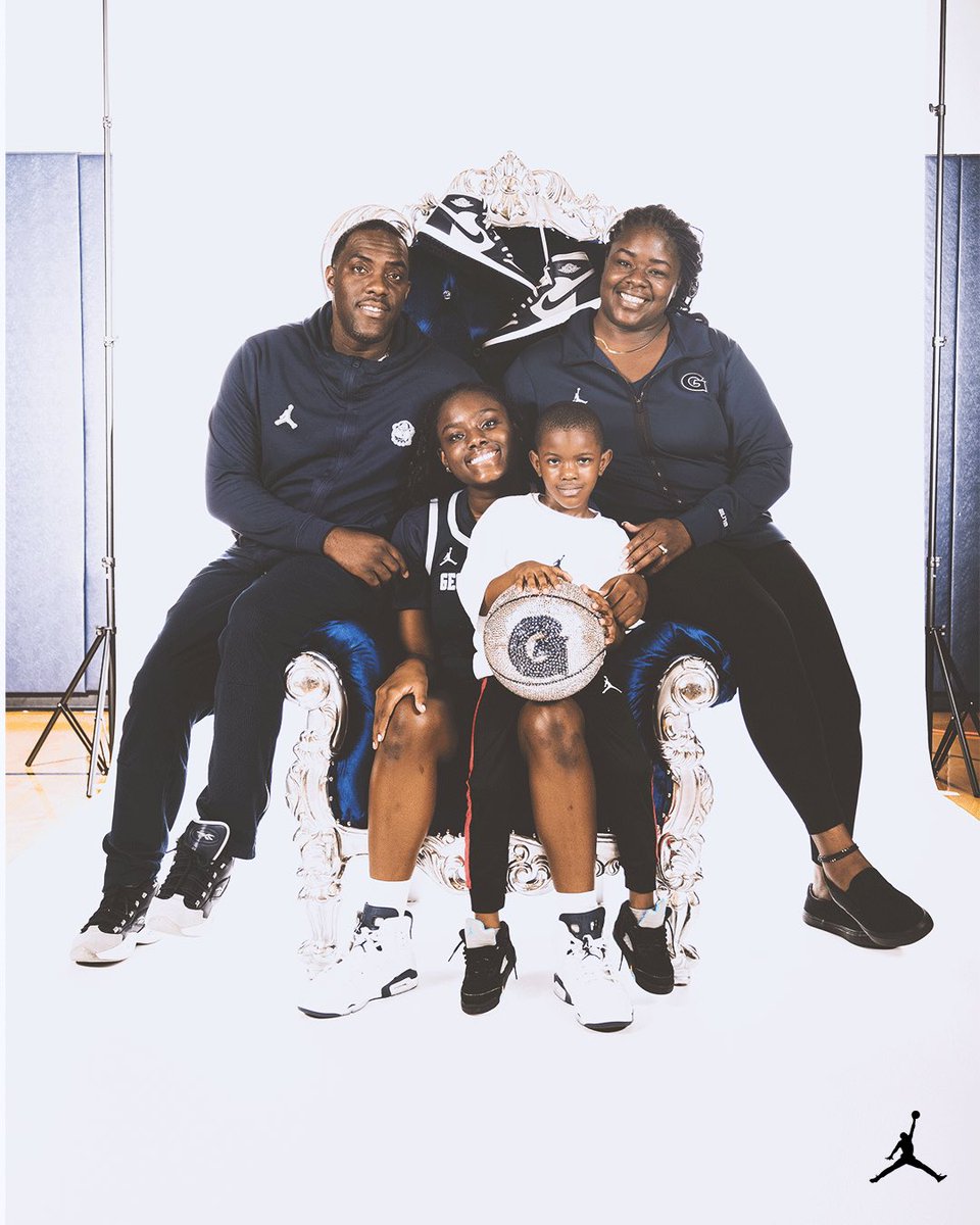 JakahlaCraft's tweet photo. Thank you @GeorgetownWBB for the amazing official visit! I had an amazing time with @TashaButtsHoyas , @KellyMazzante , @CoachDHaney , @Riyabelikeee and the girls :) https://t.co/HvC0hw5ehG