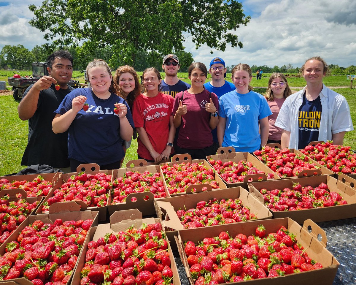 It's time for an August #recap of our Convoy of Hope Education projects 🍎👇 It's incredible to see college students give back to their communities and to be a part of their humanitarian journey. 🛠️ 282 incoming @EvangelUniv students — along with faculty and staff — worked at on…