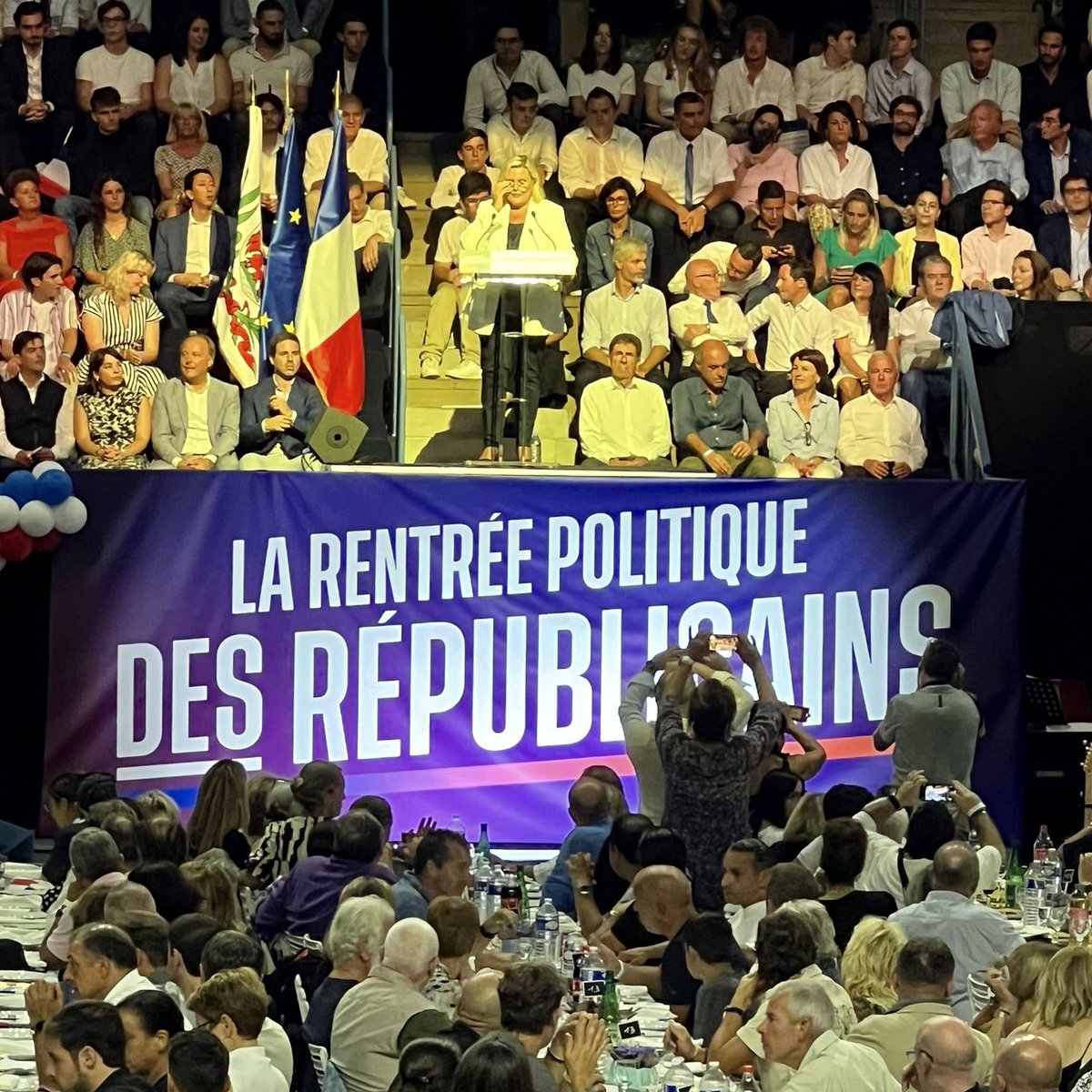 AlexndraBorchio's tweet image. Merci à @MTabarot et @PhilippeTabarot pour leur accueil chaleureux au #Cannet lors de cette belle fête populaire @lesRepublicains où nous étions tous rassemblés autour d’ @ECiotti pour défendre haut et fort nos valeurs Républicaines au service de la France ! 🇫🇷🚀