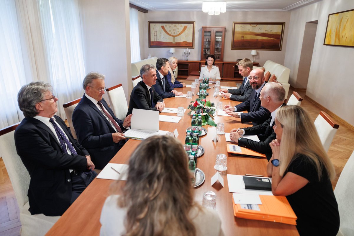 Vlada Republike Slovenije (@vladars) on Twitter photo 🇸🇮🤝🇪🇺 At bilateral meeting before <a href="/BledStratForum/">Bled Strategic Forum</a>, Prime Minister Robert Golob and President of the European Council <a href="/CharlesMichel/">Charles Michel</a> exchanged views on several EU strategic topics, in particular financing of EU's strategic priorities and EU enlargement. 🇸🇮🤝🇪🇺 At bilateral meeting before <a href="/BledStratForum/">Bled Strategic Forum</a>, Prime Minister Robert Golob and President of the European Council <a href="/CharlesMichel/">Charles Michel</a> exchanged views on several EU strategic topics, in particular financing of EU's strategic priorities and EU enlargement.