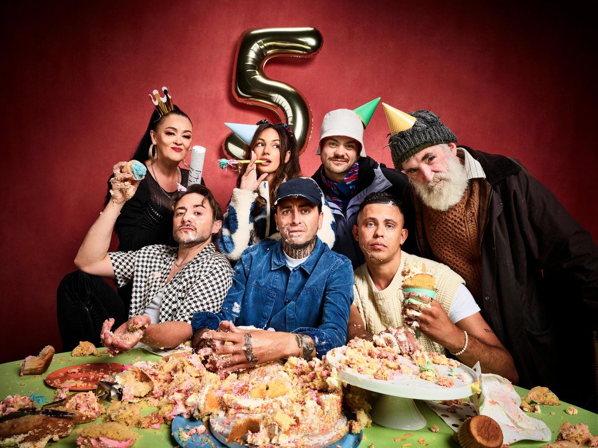 skytv's tweet photo. 🎉 Celebrating series 5 🎉 

#Brassic is back with a brand new series, 28 September. 

@michkeegan @MrRyanSampson @AaronBHeffernan @tomhanson @Evetssteve4 @bronaghgall https://t.co/LzbUmdhdRr