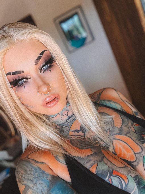 Just a couple of days left...endless porn videos and nudes for just 3,75$ https://t.co/DWFHhlzVGD https://t