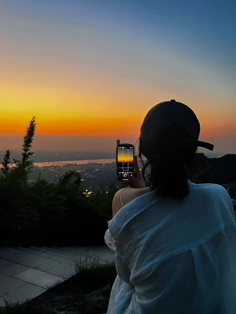 heyhat2011's tweet photo. Don't want to wear a mask to do people, that's too tired, more will not hide the bad heart to treat people, that's a disadvantage, just want to live a simple life, how others treat me, how I treat others. ❤️💛💚💙💜 #everyday #good #life #sunrise #life https://t.co/HWUVUXFGVg