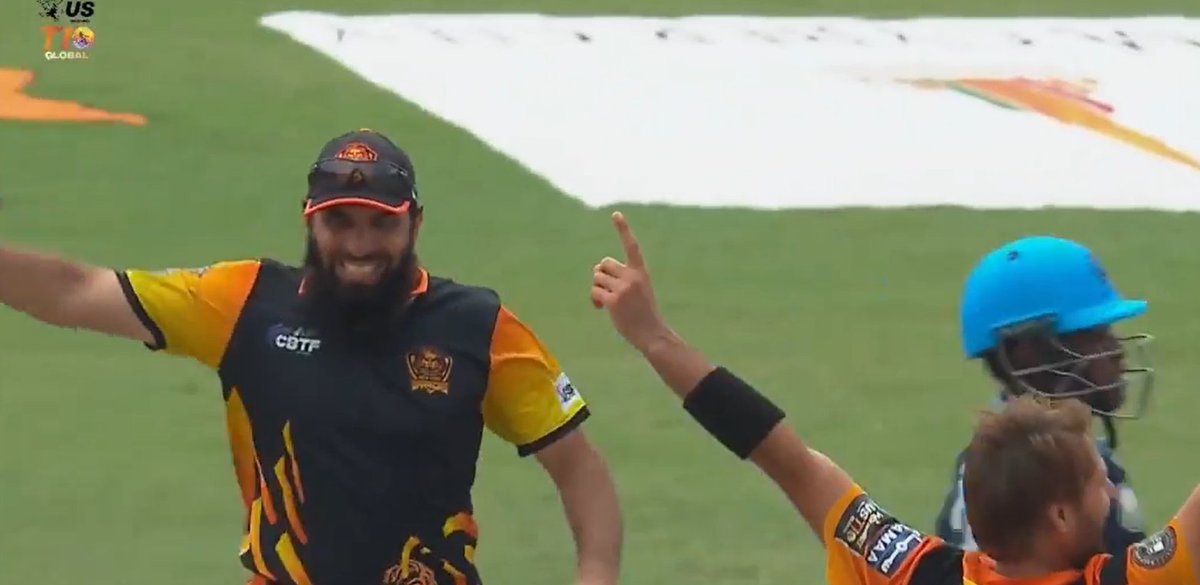 _FaridKhan's tweet photo. Texas Chargers lost 7 wickets for 11 runs and New York Warriors have taken the match into Super Over from nowhere! Misbah and Afridi are jubilant ❤️❤️ #USMastersT10 #UST10Masters https://t.co/h0aEt2CdI1