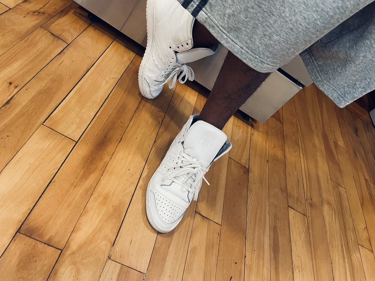 MkellzCarey's tweet image. #jmillzchallenge
#frontview
#kotd
#adidastop10z
#anotherclassic
#shoegamegodumb