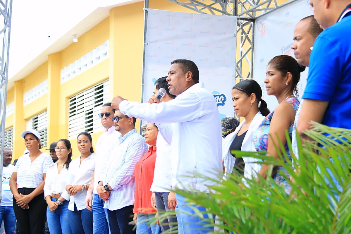 AlcaldiaPB's tweet photo. ¡Esperanza, alegría, confianza! Es sólo un poco de lo que hemos visto hoy en nuestra comunidad de Pedro Brand, Santo Domingo, sin duda alguna es gratificante poder llegar a tantas personas. 🙌🏻

Hoy continuamos llevando ayuda a los afectados por la #TormentaFranklin @luisabinader https://t.co/YEgtmGdhtT