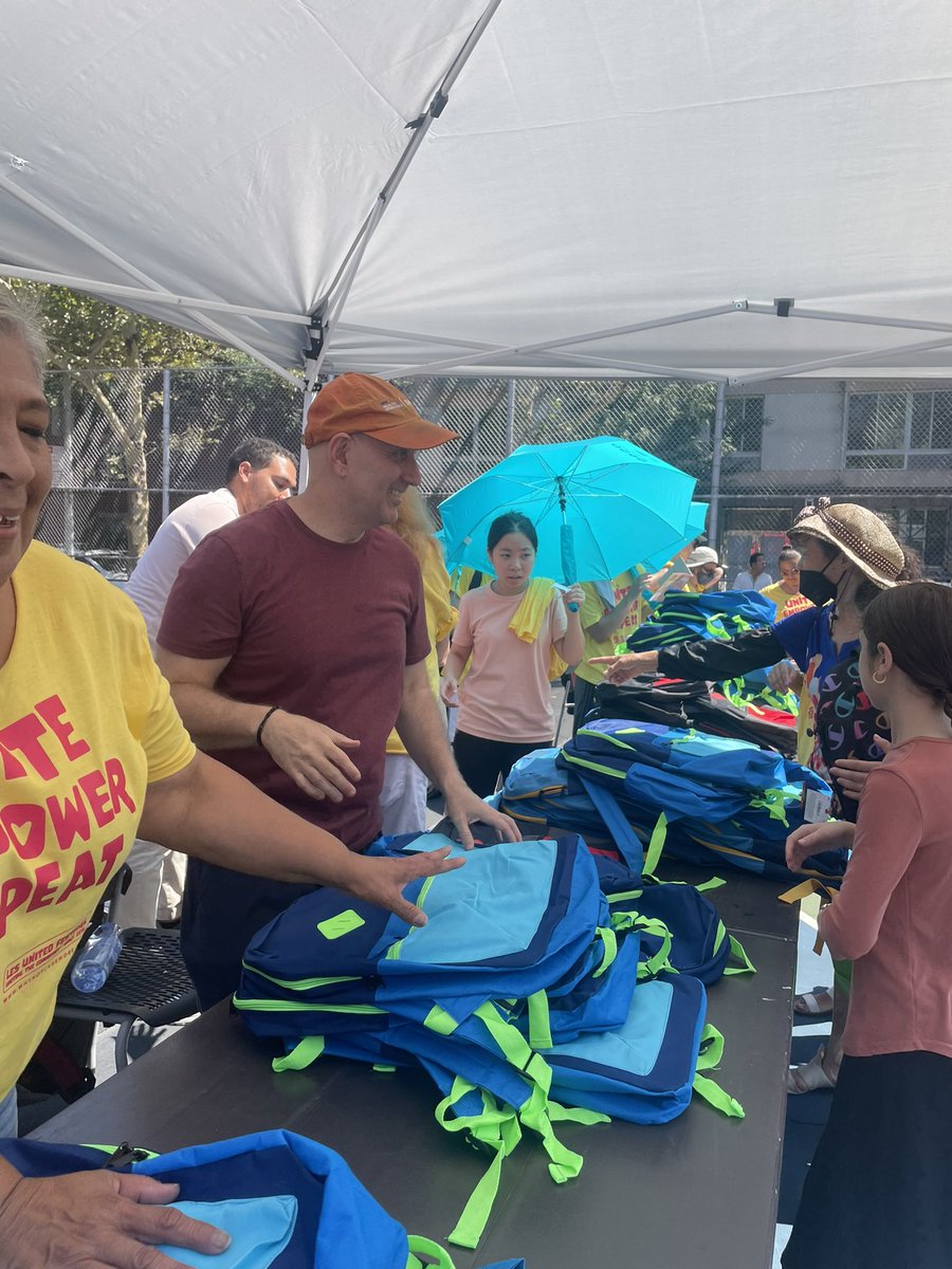 HarveyforNY's tweet photo. Great annual event giving out backpacks and presenting a proclamation to @whynotcaremore. Thousands of backpacks distributed to LES students. #LESstrong! Thank you to all the dozens of volunteers who helped make this so successful! https://t.co/rMs7CCM9gj