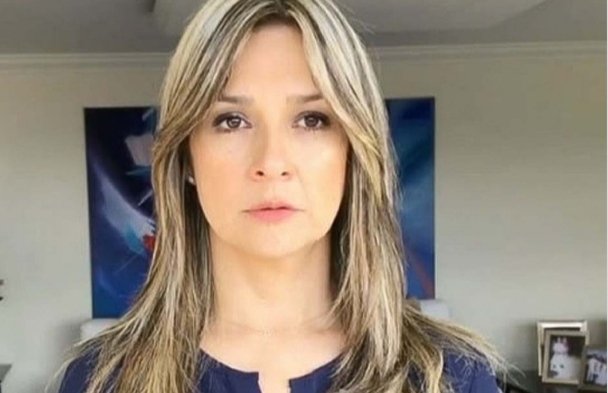 Usted estaría de acuerdo en que el colegio de periodismo le quitará la tarjeta profesional a Vicky Dávila y de paso la justicia la procese por injuria y calumnia contra el Pte Gustavo Petro👇🏿?