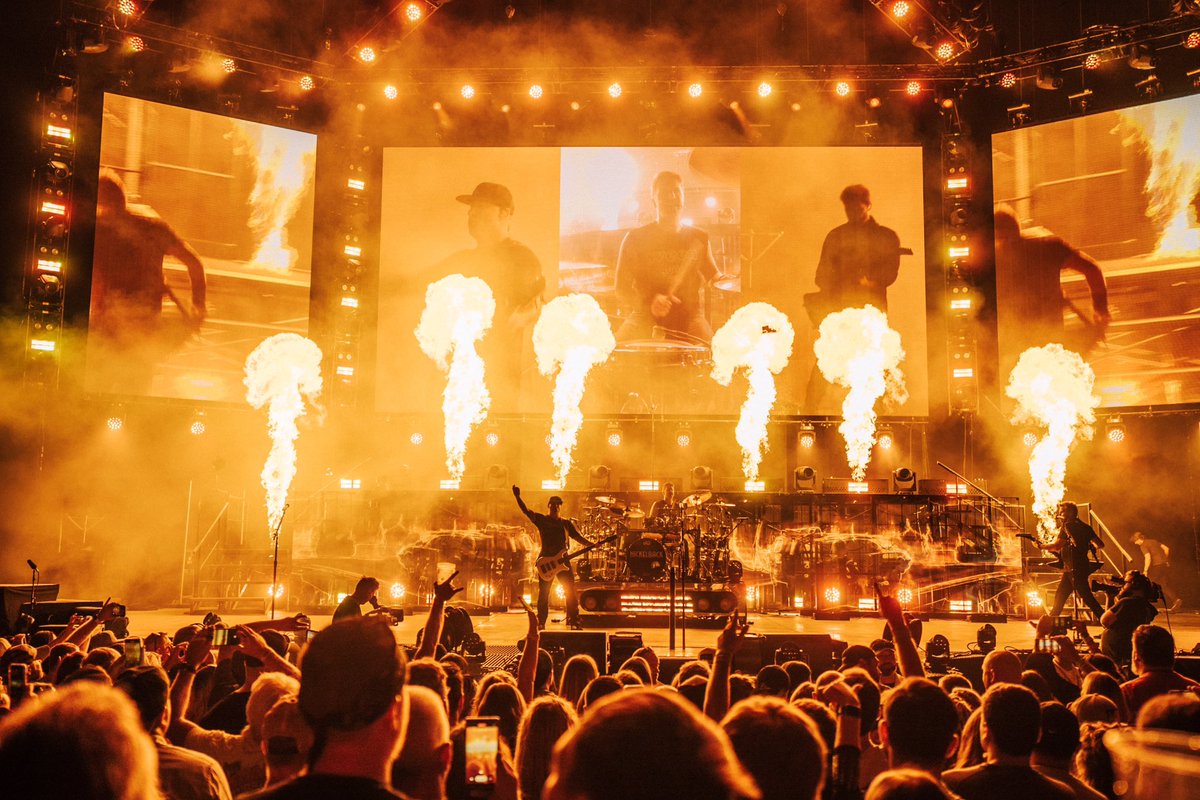 Nickelback's tweet image. Ready to kick off the second leg of tour! Tag your concert buddy and Get Rollin’ 🎫

📸 : @thiehle