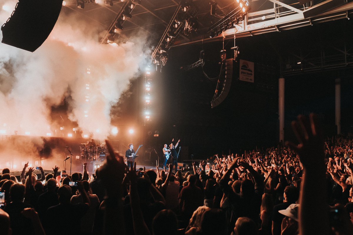 Nickelback's tweet image. Ready to kick off the second leg of tour! Tag your concert buddy and Get Rollin’ 🎫

📸 : @thiehle