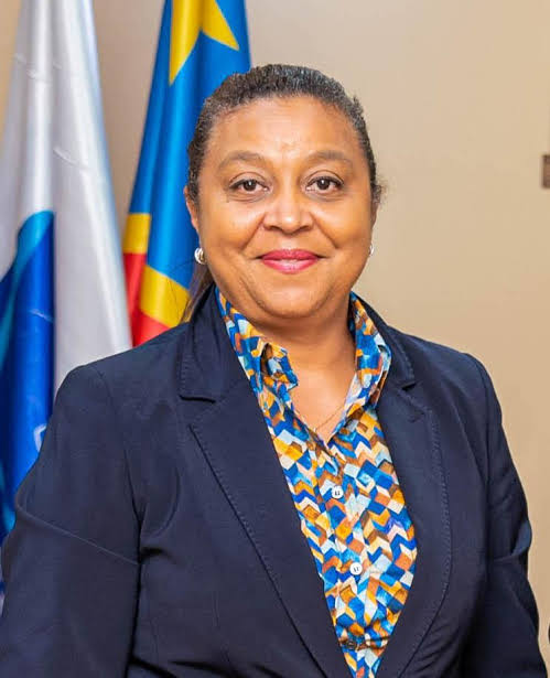 Stanislastwite's tweet image. Cette Dame n'est pas à l'hauteur de #Vclub, elle doit démissionner simplement. Depuis son accession à la tête de Vclub, #Vclub est méconnu  du public.  @BestineKazadi 
Mieux vaut Tango fort que Bestine kazadi à la tête de Vclub.