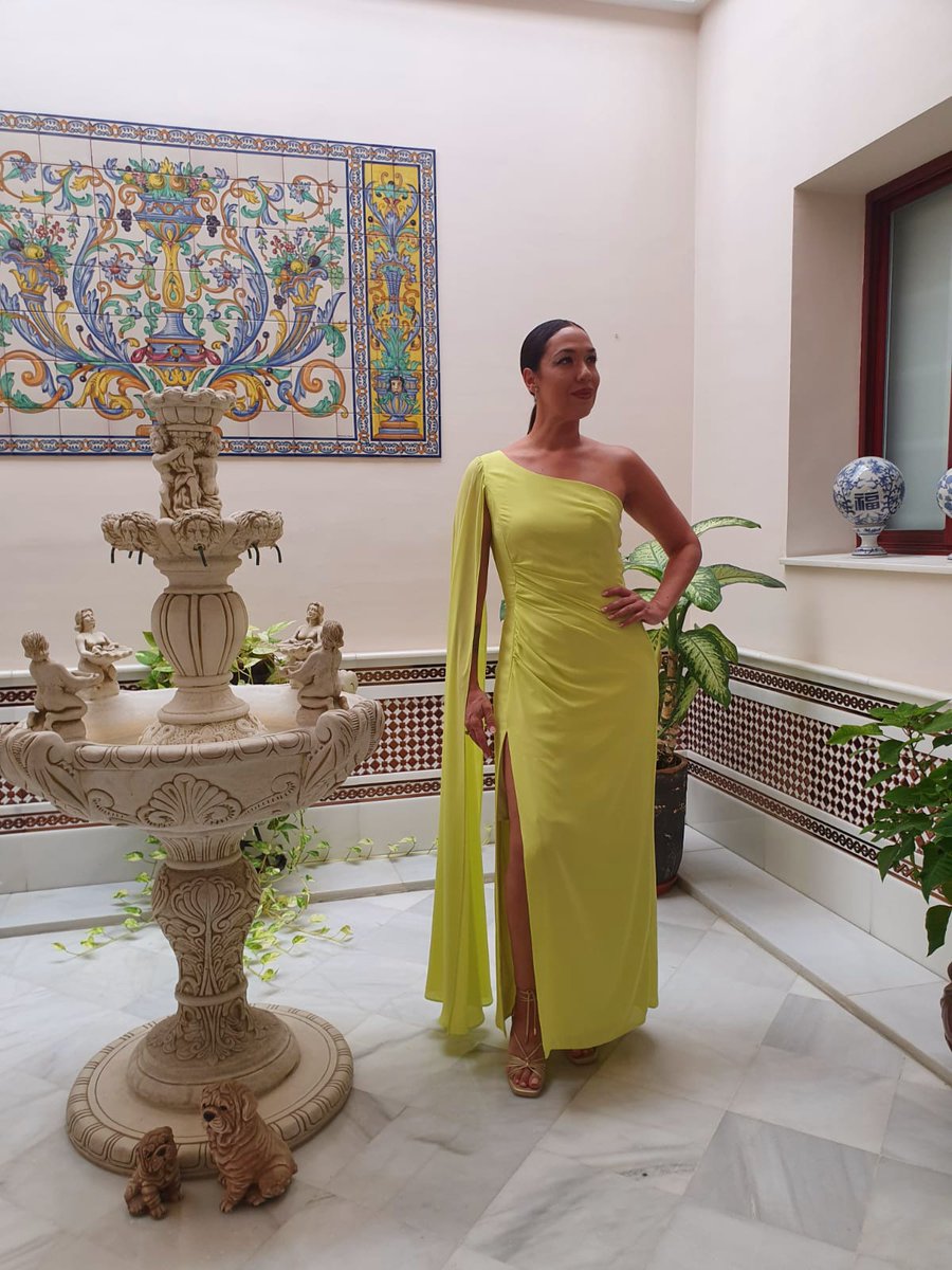 Buenas tardes, vestida con uno de mis diseños para la boda de Ramis y Rafa, gracias por la invitación, lo pase muy bien, que seáis muyyyy felices🥰❤️👏
Menos es Más 

Cita Previa 652459354

#pilarrubiodesigner #menosesmas #art #sofisticada #elegance #elegancia #sensualidad