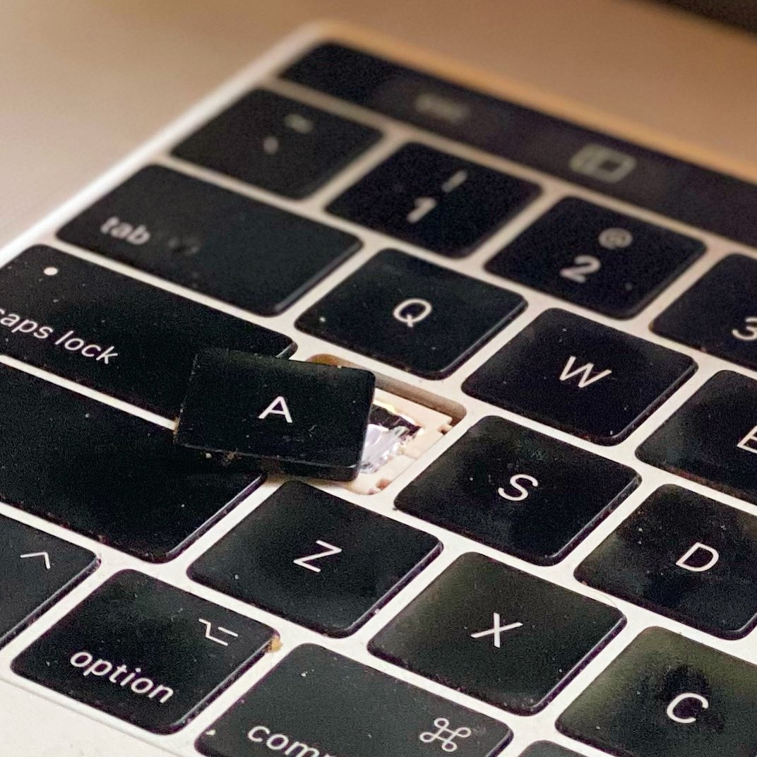KarenMBarnett's tweet photo. Aaaaaaaaaaaaaa!!! #deadlinedisasters #macbookpro https://t.co/cEarx7218h