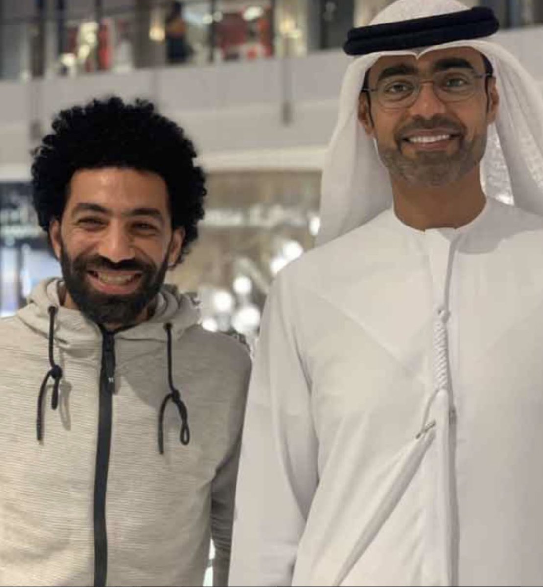 wolfaldhiyb's tweet photo. عااااااجل🔴🔴🔴🔴

محمد صلاح يصل الى دبي للفحص الطبي ولتوقيع لكبير جده 
#ليفربول 
#ليفربول_نيوكاسل 
#محمد_صلاح_اتحادي https://t.co/x643vfLqsU