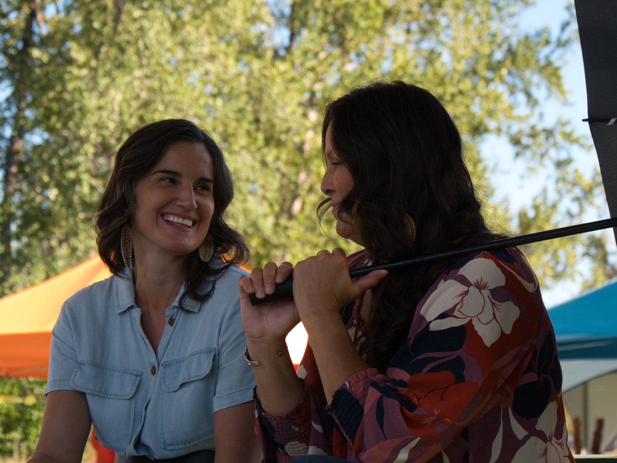 OrcaCoveMedia's tweet image. Between takes of #SweetSummerPowWow🎬

Director of Photography Daniel Carruthers, Director Darrell Dennis.
Performers: Tanis Parenteau as Cara, Lisa Cooke Ravensbergen as Nora, Taylor Kinequon as Robin, Dion Marriott as Cody, Tatyana Baptiste as Jinny.

Images by Gavin Andrews.