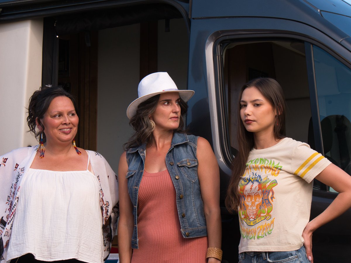 OrcaCoveMedia's tweet image. Between takes of #SweetSummerPowWow🎬

Director of Photography Daniel Carruthers, Director Darrell Dennis.
Performers: Tanis Parenteau as Cara, Lisa Cooke Ravensbergen as Nora, Taylor Kinequon as Robin, Dion Marriott as Cody, Tatyana Baptiste as Jinny.

Images by Gavin Andrews.