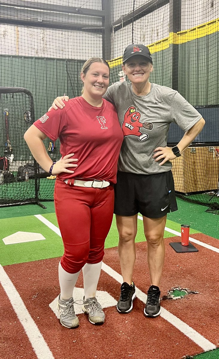 ChloeTeague7's tweet photo. Thank you, @AmyLTudor! I enjoyed an AMAZING pitchers and catchers camp today. I learned a lot from you and your coaching staff @WKUSoftball. See you again in January!
#GoingCamping 🥎
#LeftyPitcherLife 🥎
#PuttingInWork 🥎 https://t.co/1Xp01E1KZJ