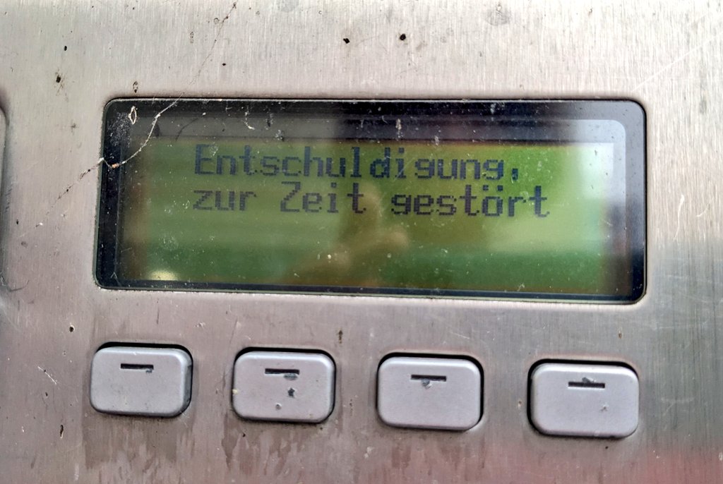 Nicht nur du, kleine Telefonzelle. Nicht nur du.