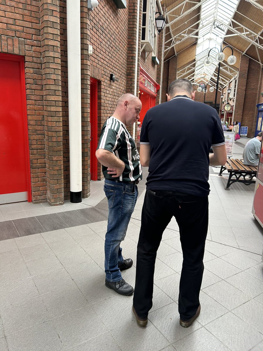 in Shantallow getting people to sign the petition for a Irish passport office for the north.

everyone we spoke to had a horror story of having to travel to Dublin or Cork to get their passport sorted 

You can still sign by clicking the link attached ✍️

my.uplift.ie/petitions/6-co…