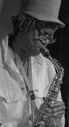 newjazzword's tweet photo. A #fittingremembrance of #JemeelMoondoc (pic:#SOConnor) #sax talents + #confirmation of the #interactiveskill of @steve_swell #trombone's 4tet w. @LittleHueyMusic #bass + #HamidDrake #drums is the 3CD set #ForJemeelFireFromtheRoad Review: https://t.co/7VBQUS3FPy
#improvjazz https://t.co/aEXJUm9Jk5