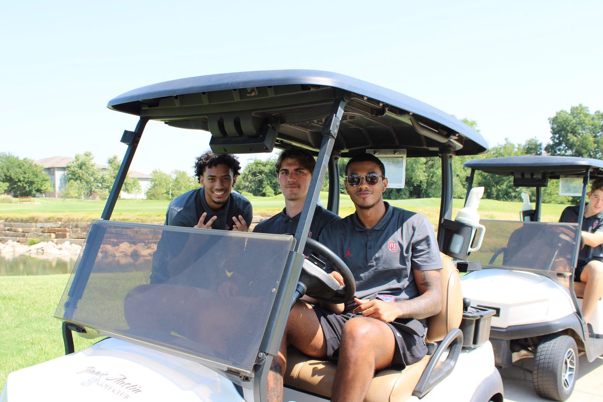 OU_NIL's tweet photo. Crimson &amp; Cream Collective’s Fore The Players golf tournament a HUGE success. 👏👏👏 Thank to all the players,sponsors alumni, and organizers for putting together a great event to support OU Basketball athletes.  #NILMakesADifference https://t.co/agIEUEfe8G